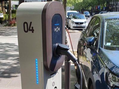 Borne-recharge-Belib-Paris-e1669651299275